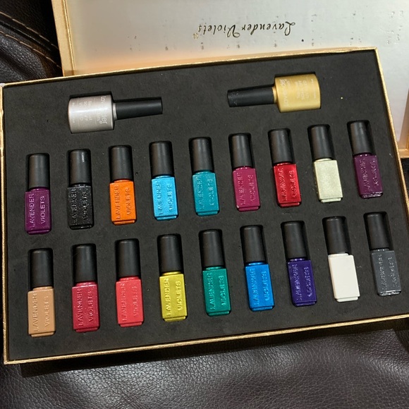 Brand New Colorful Gel Nail Polish with LED/UV light. - Picture 3 of 3